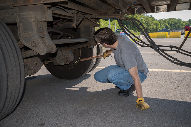 7 Dangerous Signs That You Need To Inspect Brake Calipers