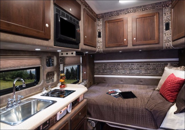 10 Tips To Buying The Best Sleeper Or Extended Cabin Truck 